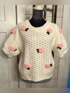 Main Strip Cream Crochet Sweater with Pink Roses